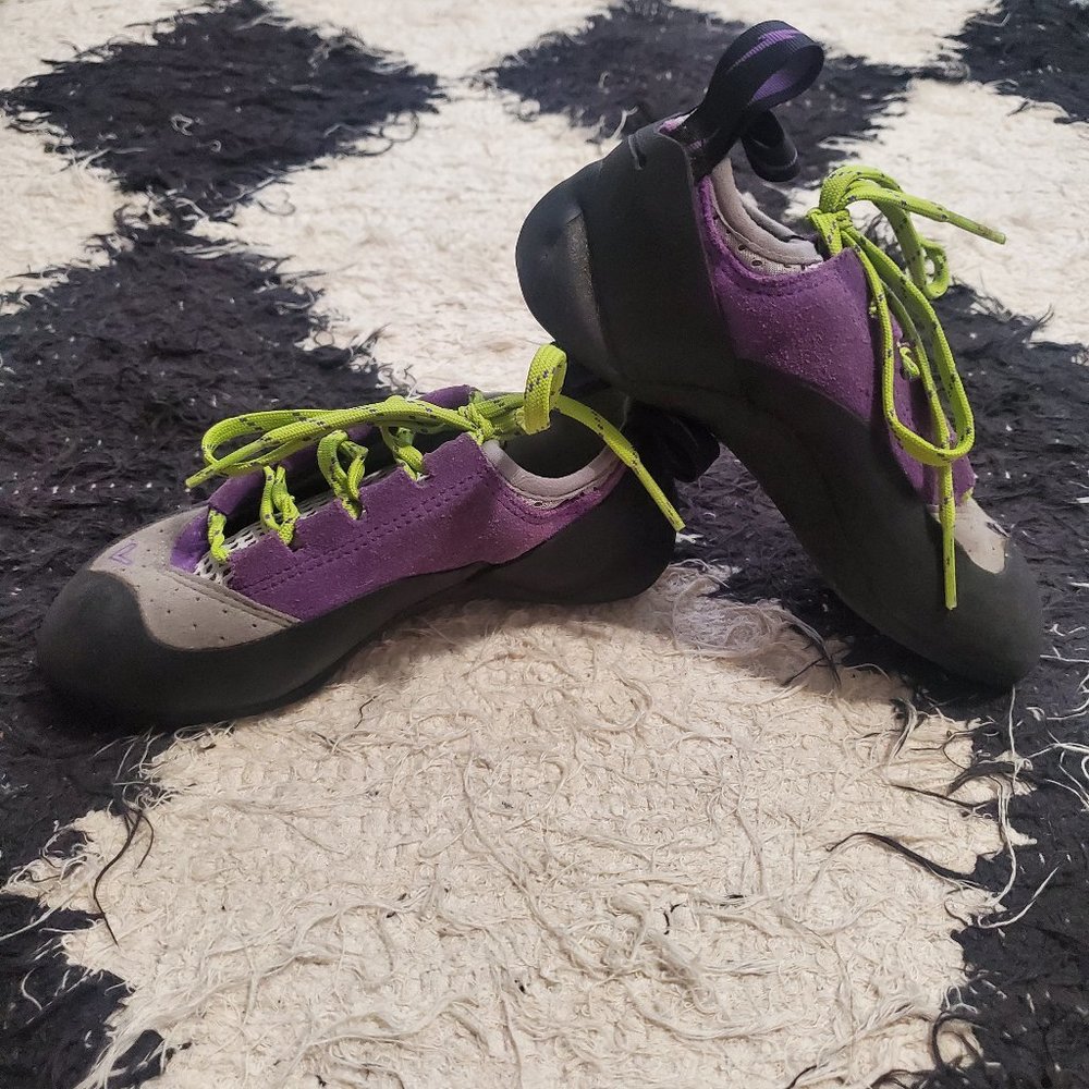 Evolv Women's Climbing Shoes Size 38